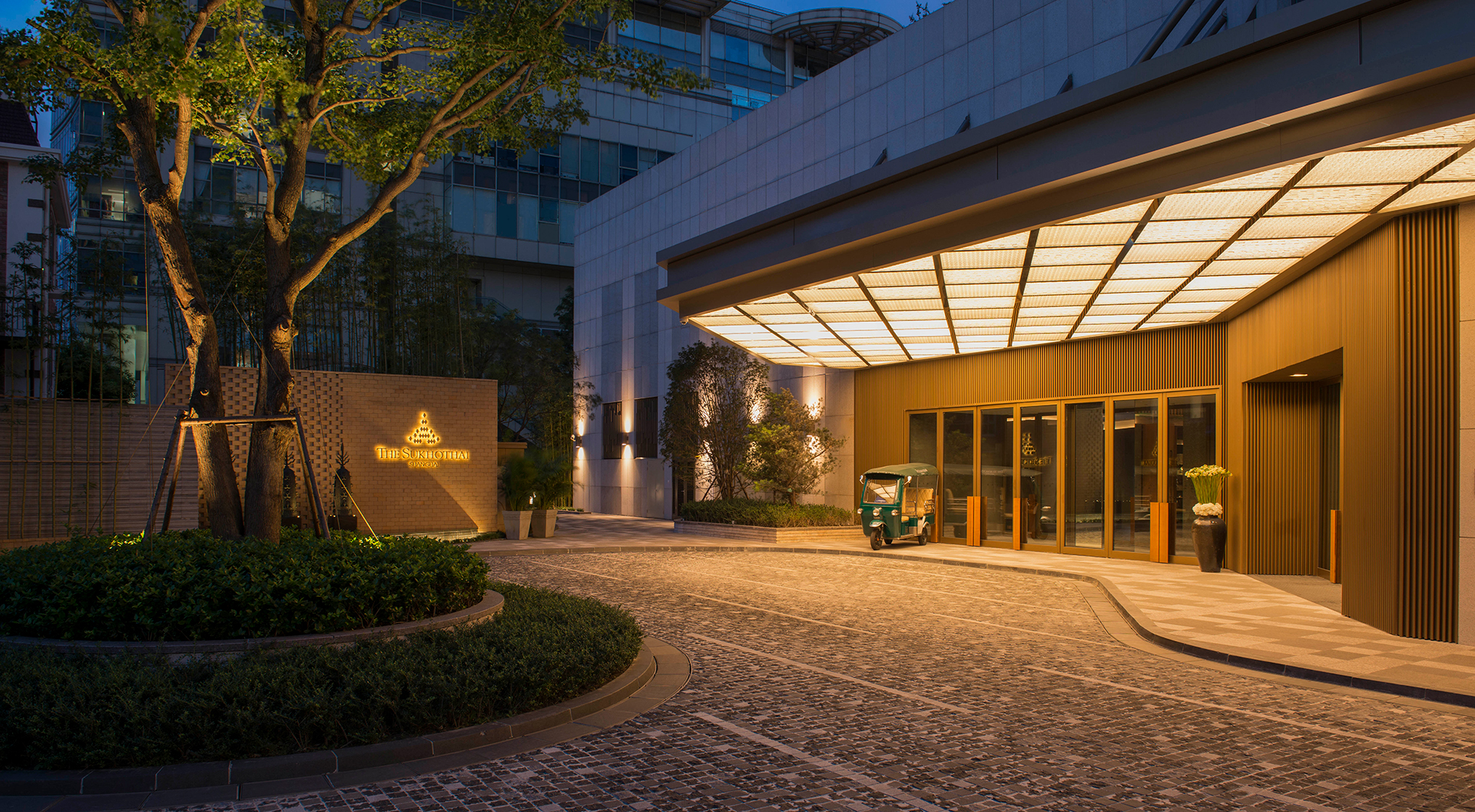 The Sukhothai Shanghai Hotel Driveway