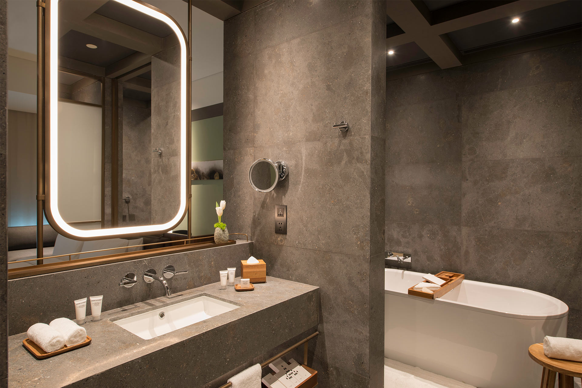 The Sukhothai Shanghai Premier Bathroom
