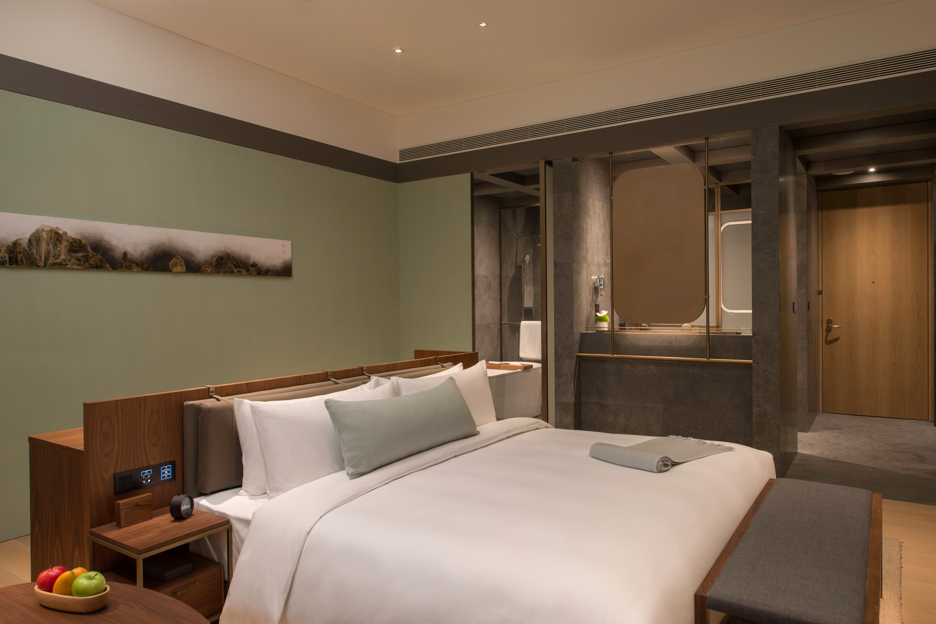 The Sukhothai Shanghai Premier Room Island Bed