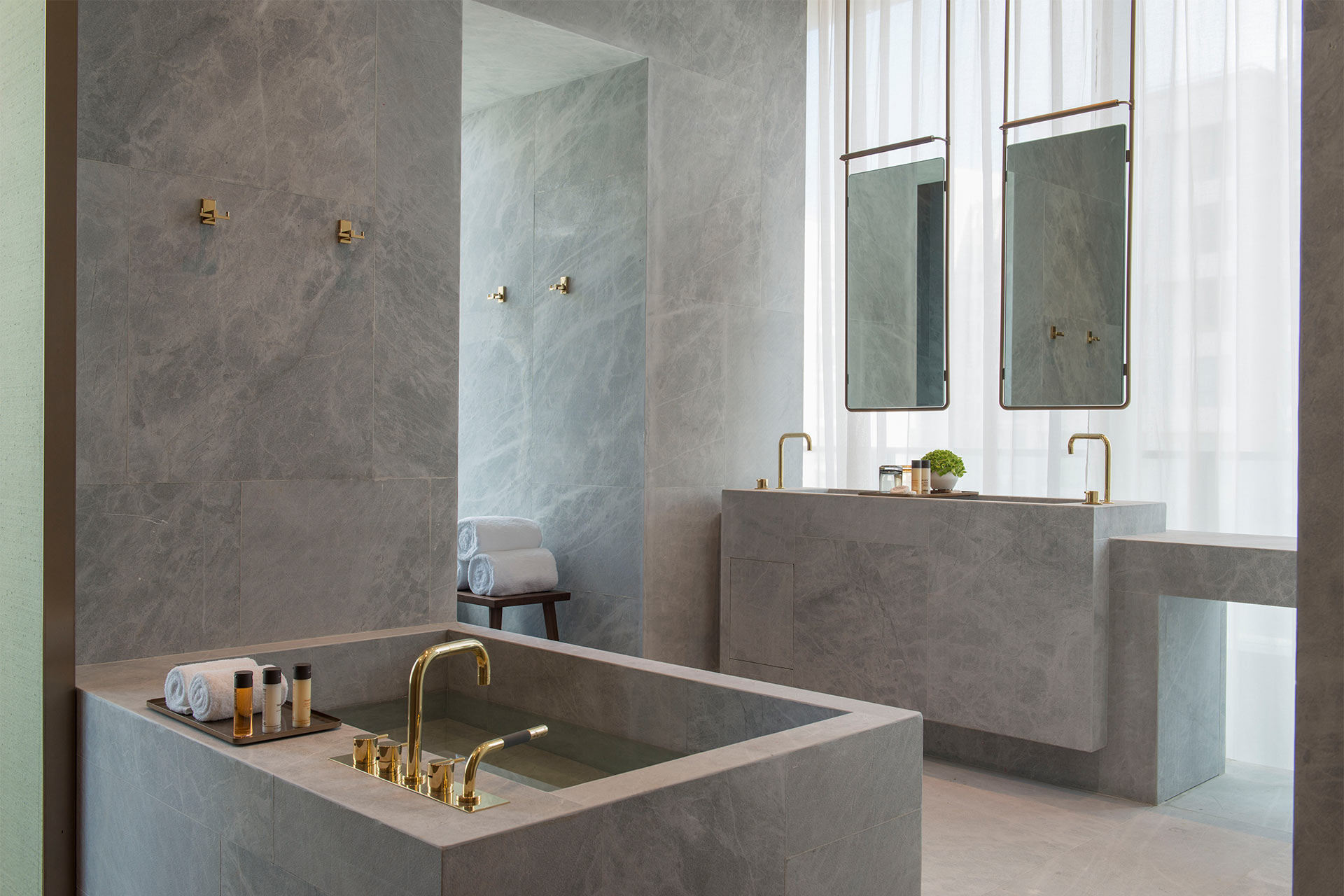 The Sukhothai Shanghai Premier Suite Bathroom